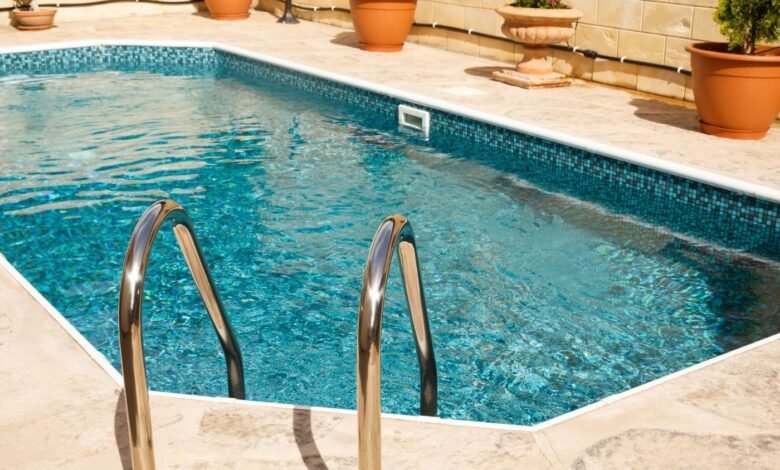 Verdade seja dita: contratar um piscineiro ou fazer eu mesmo?