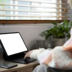 IA já reduz emprego e renda de jovens brasileiros, diz estudo: o que fazer para se preparar?